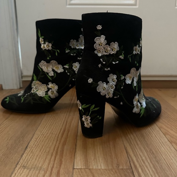 Floral embroidered boots - Picture 3 of 6